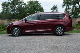 In this age of the suv, it might even send those looking for a family vehicle running for the hills. 2017 Chrysler Pacifica Hybrid Review Autoguide Com