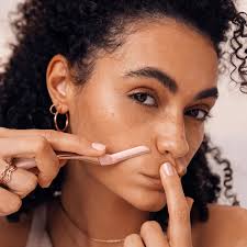 Wilkinson Sword Intuition Dermaglow Razor Handle with 3 Blades