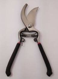 Selain itu alat potongnya juga sama seperti mesin mini grass trimmer mollar yaitu mamakai senar sebagai pengganti mata pisau serta sudah dilengkapi dengan fitur namany bump feed. Alat Pemotong Rumput Alat Berkebun