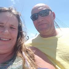 What are good places to donate household items and clothing to the victims  of the LA fires?