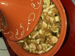 Tajine De Poulet Aux Courgettes Et Amandes A Ma Facon Recette Tajine Poulet Recette Tajine Tajine