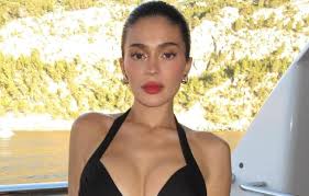 Kylie Jenner Shows Off Makeup-Free Look As She Flaunts Her Abs: Photos