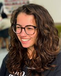 Quando o babado é forte a gente fica atenta! 🤭✨ ⇀ Agende seu horário pelo  link da bio. 📍Rua José Luiz de Freitas, n° 246. Centro, Torres.  #studiodebeleza #salãodebeleza #beleza #cabelos #cabeloscacheados #