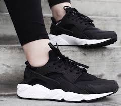 Nike Air Huarache Og Triple Black White Women Girls 634835 006 Nike Air Huarache Women Nike Huarache Women Nike Air Huarache
