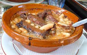 Le cassoulet de castelnaudary comporte le porc frais, les couennes et le mouton. Cassoulet Wikipedia