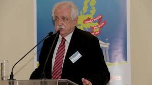 Μουρμούρα στο μαξίμου για τη δραστηριότητα του σταύρου μπένου. Aeju Etwhw7mlm