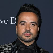 He is an actor and composer, known for ibiza (2018), empire (2002) and un paso adelante. Luis Fonsi Promiflash De