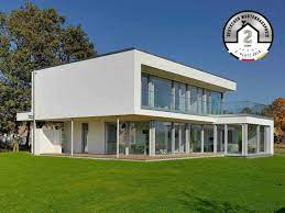 Günstiger ist es, gleich ein schlüsselfertiges haus zum komplettpreis mit langer lebensdauer zu kaufen. Musterhaus Kubos 1 2520