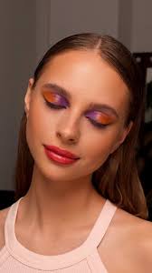 Яркий цветной макияж с палеткой Beauty Stories от @lavelle_collection 🧡💜,  В качестве подложки под фиолетовые оттенки брала дуохром Lavelle,  #рилсмакияж #lavellecollection #цветноймакияж #howtomakeup ...