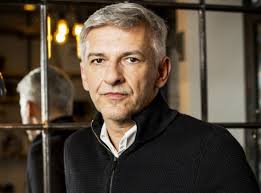 Újra megkérdezem, mélyen hívő, igazi keresztény magyar honfitársaim, hogy ez így rendben van? Alfoldi Robert Gyulolom Hogy Nem Tudok Megoldast Magyar Narancs