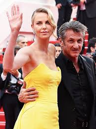 This article has been updated to reflect charlize theron's most recent work. Die Frisur Evolution Der Charlize Theron Stylight