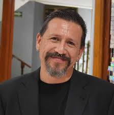 Hola, pues aquí invitándote a qué vayas a ver teatro, 🎭en esta ocasión se  trata del texto de Víctor Hugo Rascón Banda, CONTRABANDO, donde tengo el  gusto de interpretar al ESCRITOR, y