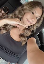 Elisha Hansen's Instagram, Twitter & Facebook