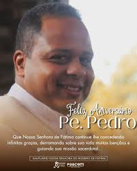 Hoje celebramos com alegria a vida do nosso querido Pe. Pedro! 🎉 Que Nossa  Senhora de Fátima continue o abençoando com saúde, sabedoria e fé em sua  missão sacerdotal. Sua presença é