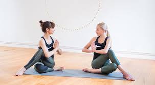 Ich würde es euch auch gerne zeigen aber ich schäme mich so sehr. Im Test Acro Yoga Akrobatische Yoga Ubungen Zu Zweit