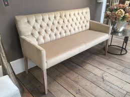Sitzbank Gepolstert Farbe Gold Bank Gepolstert Lange 160 Cm Classic Style Mobel Sitzbank Gepolstert Sitzbank Sitzen