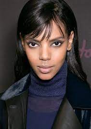 25 Runway Inspired Ways To Style Your Bangs How To Style Bangs Cute Side Bangs Hairstyles With Bangs