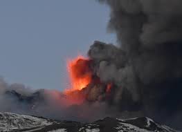 Jun 24, 2021 · etna, nuova eruzione: Etna Eruzione Spettacolare Boati E Pioggia Di Piccole Pietre Su Catania Corriere It