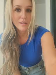 Stylish Baggy Jeans: Do They Look Good