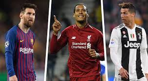 En attendant l'édition 2021, retrouvez le palmarès, les classements complets et toute l'actualité du ballon d'or. Qui Remportera Le Ballon D Or 2019 Van Dijk Messi Ronaldo Et Les Favoris Les Outsiders Et Les Dernieres Cotes Goal Com