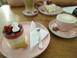 Dit inieminitentje bezoek je vooral voor de goede koffie en een. Kaffee Und Kuchen Dessert Picture Of Zuckermonarchie Hamburg Tripadvisor