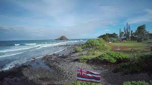 The small community of hāna is known for many things.the peace and quiet country living offers, the breathtaking vistas of its untouched natural beauty and. 4k Luftdrohne Maui Hawaii Hana Hawaii Flagge 1293093 Kostenlose Hd Videoclips Archivvideomaterial