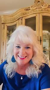 This weekend, I was honored to meet Nicole C Mullen at a local women's  event. Nicole is a 9 time Dove Award Winner & 2 time Grammy Nominee. Not  only does she