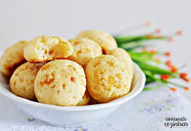 Make small balls (about 1 teaspoonful) and drop them onto ungreased cookie sheet. O Pao De Queijo Mais Facil Do Mundo 3 Ingredientes Amando Cozinhar Receitas Faceis E Rapidas