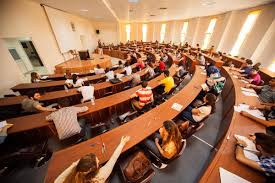 Ayrıca ülkenin en eski 5 vakıf üniversitesinden üçü bu kenttedir. Istanbul Arel University Global Link Academy