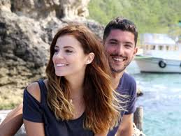 Nikah masasına oturan oyuncu ezgi eyüboğlu ve kaan yıldırım geçtiğimiz hafta tek celsede boşandı. Ezgi Eyuboglu Ve Kaan Yildirim Ihanet Yuzunde Mi Bosandi Dailymotion Video