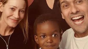 Maravillosa familia": Famosos reaccionan tras adopción de cuarto hijo de  los Araneda-Vacarezza