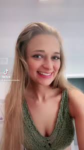 Mallory Knowles (@malloryknowles)