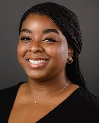 Deandra Davis's Instagram, Twitter & Facebook