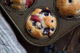 Muffins Aux Petits Fruits Pour Passer Ses Restes De Congelo Cinq Fourchettes Desserts Food Biscuits