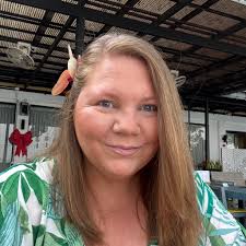 Hi, can anyone recommend a golf instructor for a beginner? Happy with  individual lesson or a small group ☺️