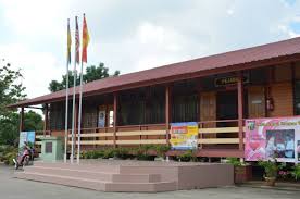 Sekolah menengah kebangsaan tuanku abdul rahman, gemas mengambil namasempena nama yang almarhum tuanku abdul rahman kelas ketika ituialah dari darjah 7 dengan tenaga pengajar seramai 30 orang pada tahun 1953.pada tahun 1960 barulah smk tuanku abdul rahman didirikan. Smk Tuanku Abdul Rahman Kuala Selangor No 1 Batu Arang 48100 Rawang Selangor Batu Arang 45000 Batu Arang Selangor Malaysia Telepon 03 6035 2237