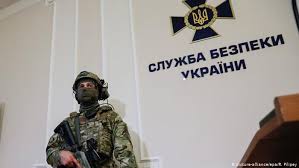 День військового журналіста 19 лютого 2015 року бойовики виклали в мережу відео з тілами загиблих українських воїнів внаслідок обстрілу поблизу дебальцевого. Zahoplennya Banku V Kiyevi Nszhu Zasudila Vikoristannya Sbu Pidstavnih Zhurnalistiv Novini Aktualni Povidomlennya Pro Podiyi V Sviti Dw 03 08 2020