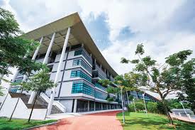 The campus is built on a vast 4.8 acres, with an impressive lakeside location with modern leisure and sporting facilities. Heriot Watt University Malaysia University List