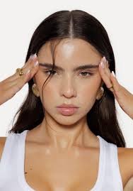 Ellie Oneill's Instagram, Twitter & Facebook