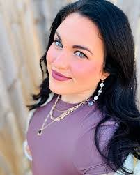 Kirsten Conn's Instagram, Twitter & Facebook