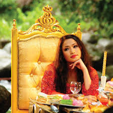 Penampilan sofi jikan dalam filem hantu kak limah balik rumah,. A Malay Movie Review Hantu Kak Limah 2 Husin Mon Jin Pakai Toncit Alamanda Putrajaya With Rifqi Naufal Abang Zam In The Mind Of A Childlike