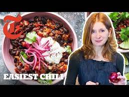 1040 Easy 30 Minute Vegetarian Chili Melissa Clark Nyt Cooking Youtube In 2021 Nyt Cooking Vegetarian Cooking