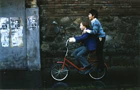 Matias Quer And Ariel Mateluna Machuca 2004 By Andres Wood Chilean Cinema At Its Finest A Tale Of Lost Innocence Betr Espagnol Langue Espagnole Bidonville