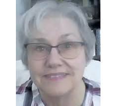 Carolyn Lindsay's Instagram, Twitter & Facebook