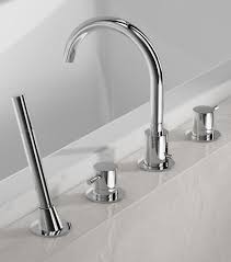 Für badewannen mit breitem wannenrand bieten sich eingebettete wannenrandmischer an: Steinberg Serie 100 Die Edle Armatur Kombiniert Einen Rundlichen Stilvoll Gebogenen Wanneneinlauf Mit Einer Praktischen Ausziehbr Duschbadewanne Wanne Brause