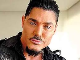 Fort, complicado: cerró cafetería y despidió a Erica