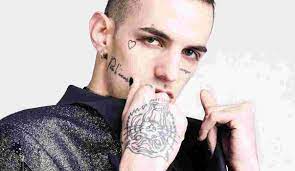 Achille lauro (born 11 july 1990) is an italian rapper and singer. Achille Lauro Segreti E Curiosita Del Rapper Italiano Carriera E Vita Privata