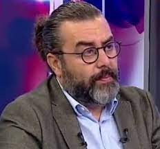 Emre bol, türkiye gazetesinde muhabirlik ve yazarlık görevi yapmıştı. Emre Bol Kimdir Nereli Evli Mi Hangi Takimli Kisaca Hayati