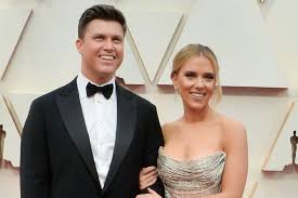Scarlett johansson and colin jost meet on the set of saturday night live. Scarlett Johansson Colin Jost Get Married Meals On Wheels Announces Upi Com