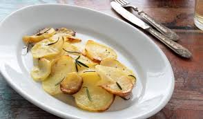 Cuocere in acqua bollente e salata, le patate. Ricetta Filetto Di Branzino In Crosta Di Patate Dissapore